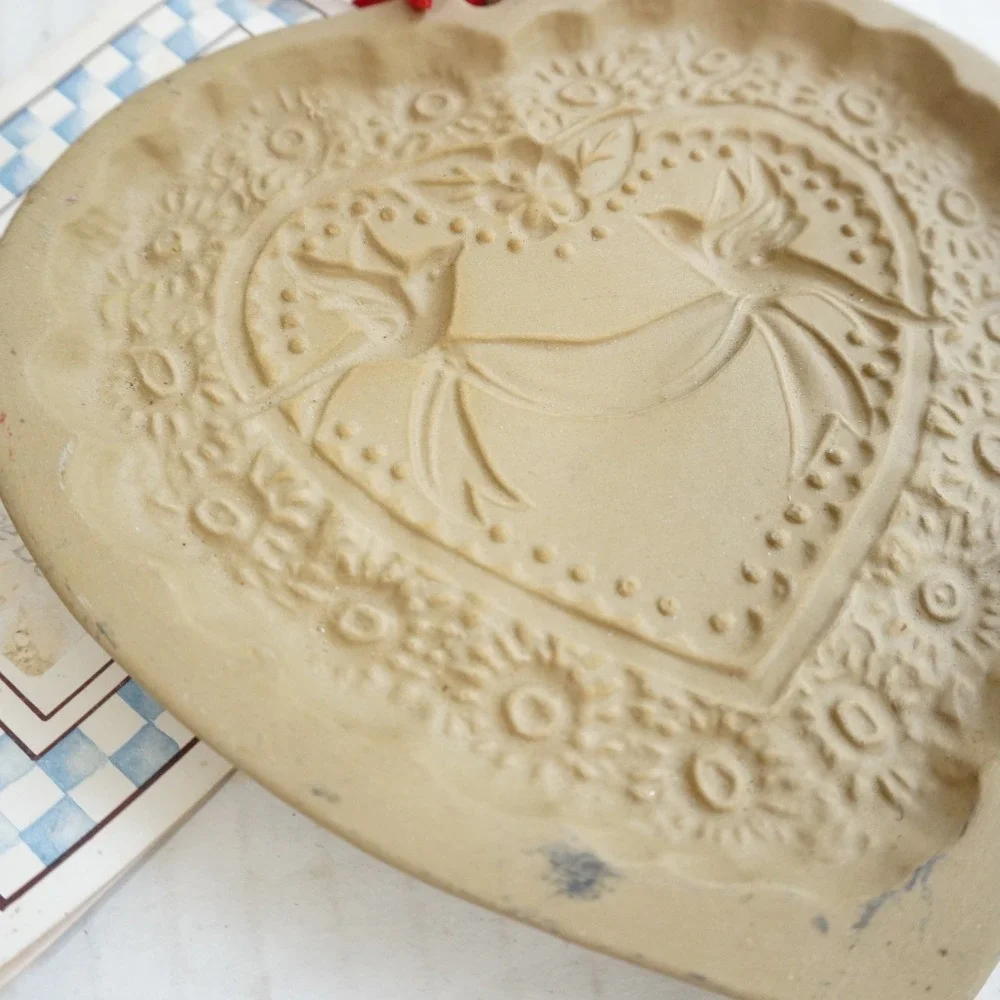 Vintage Brown Bag‎ Cookie Art Mold 1985 Heart Dove Recipe Card Kitchen Decor
